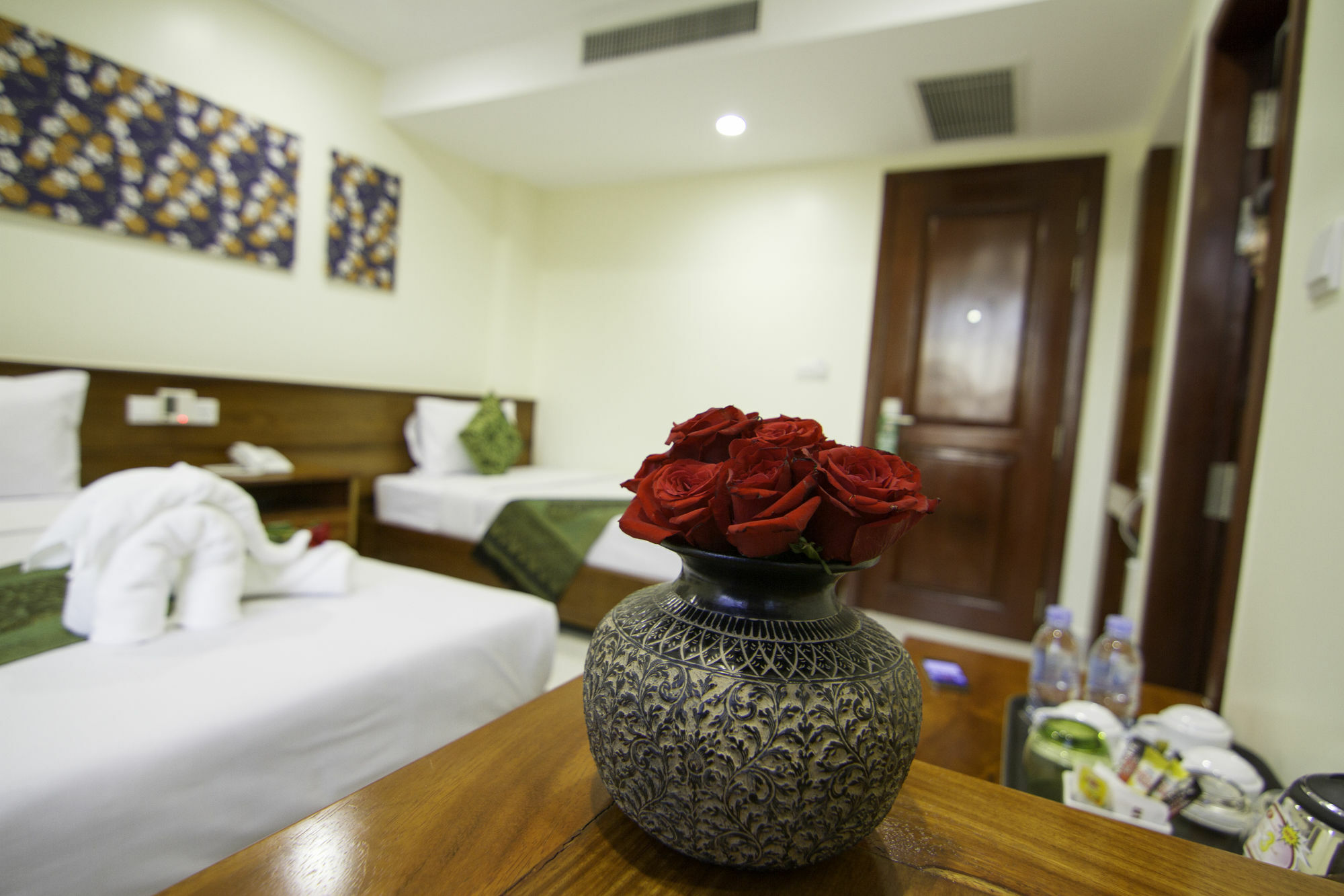 Rose Emerald Hotel Phnom Penh Extérieur photo