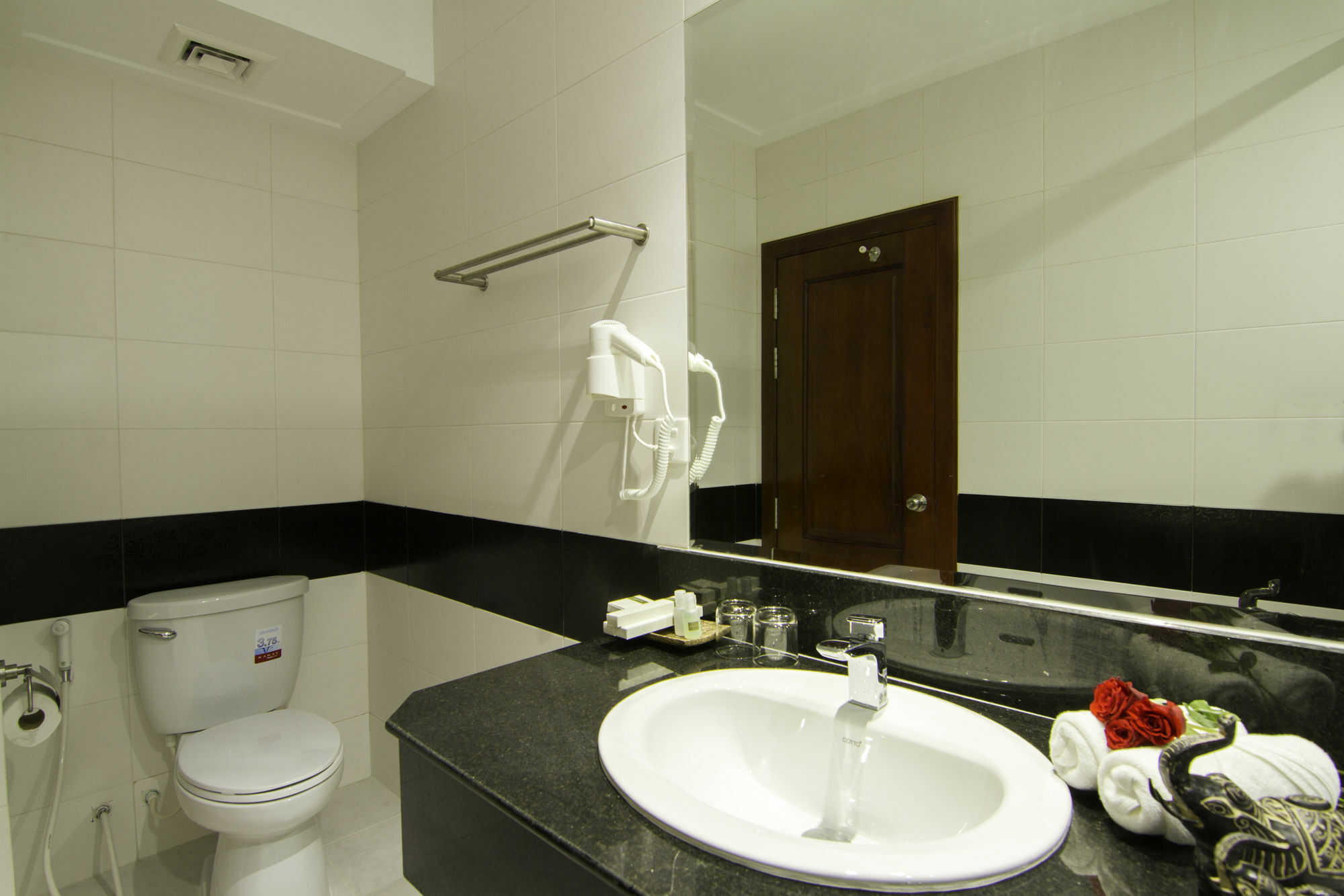 Rose Emerald Hotel Phnom Penh Extérieur photo