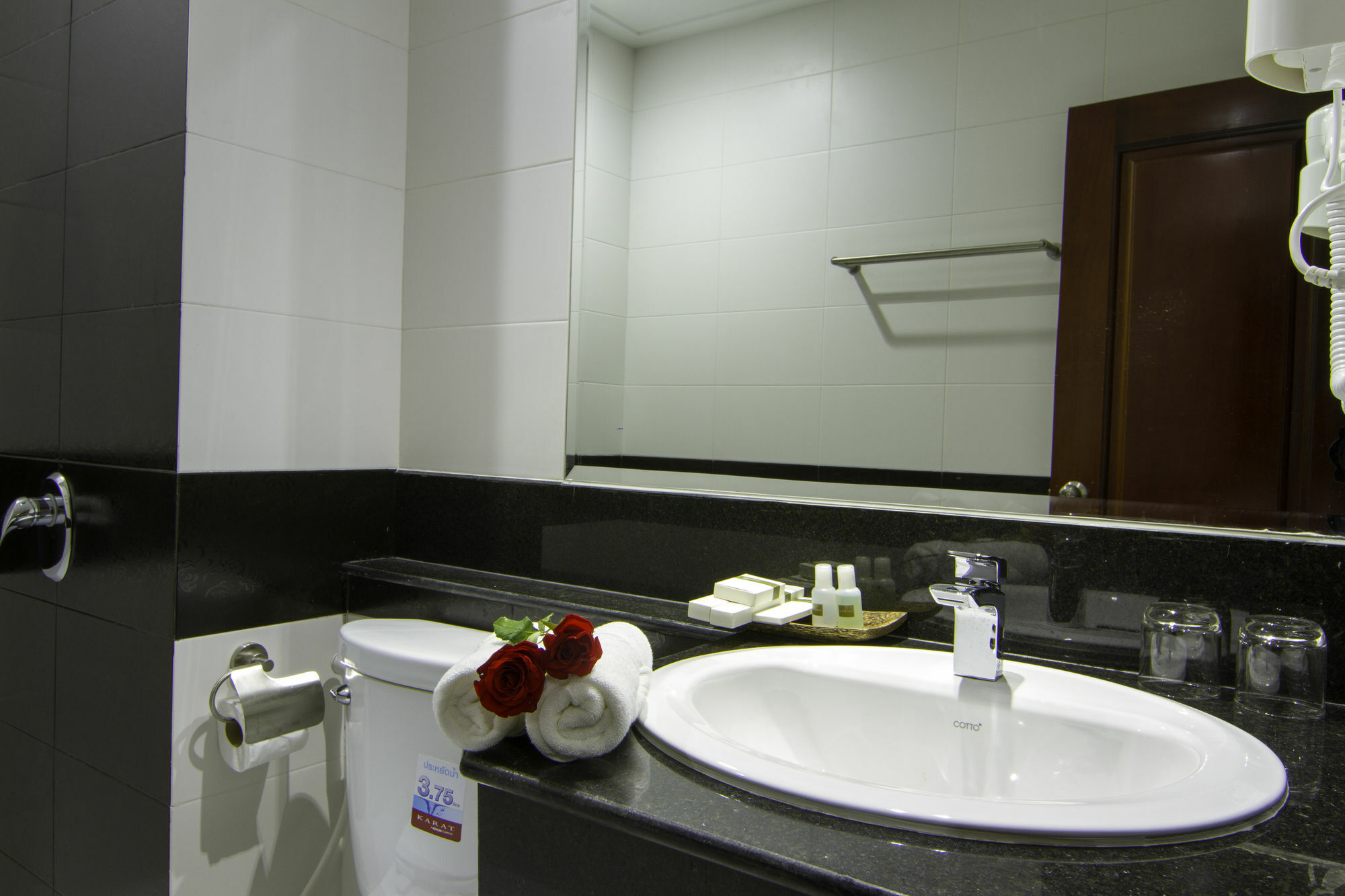 Rose Emerald Hotel Phnom Penh Extérieur photo